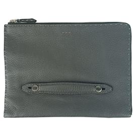 Fendi-Fendi Clutch Bag Selleria 7M0225 in Gray Leather-Brown