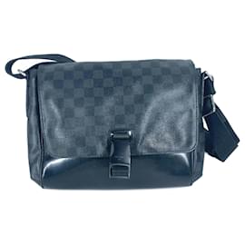 Louis Vuitton-Bolsa Messenger PM Damier Graphite Louis Vuitton-Preto