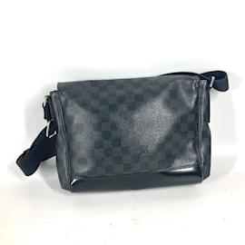 Louis Vuitton-Bolsa Messenger PM Damier Graphite Louis Vuitton-Preto