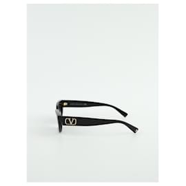 Valentino-Black sunglasses-Black