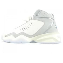 Louis Vuitton-Louis Vuitton Beige and Gray Sneakers-Brown,Beige