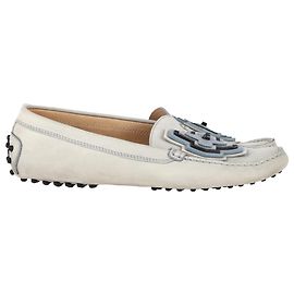Tod's Slipper in grauem Nubukleder Grau