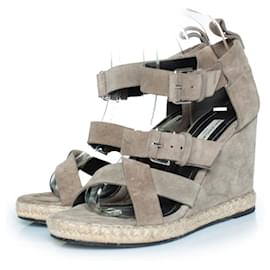 Balenciaga-Balenciaga, sandale compensée en daim gris-Gris