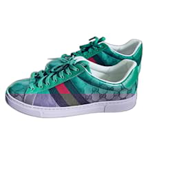 Gucci-ACE-Verde claro