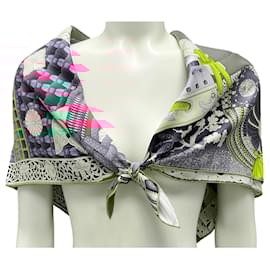 Hermès-Hermes Rare Red / Green Multi Parures de Samourais Print Square Silk Twill Scarf-Multiple colors