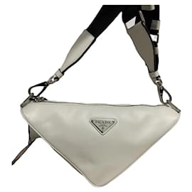 Bolso Triangular Prada de Cuero Blanco Blanco