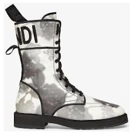 Fendi-Fendi 36 rider boots-White