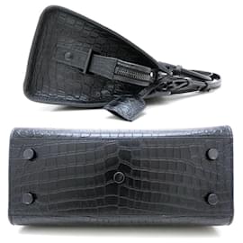 Yves Saint Laurent-Yves Saint Laurent Black Leather Handbag-Black