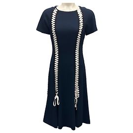 Vestido curto de mangas curtas com detalhe de amarração Jonathan Simkhai em marinho / branco Azul marinho