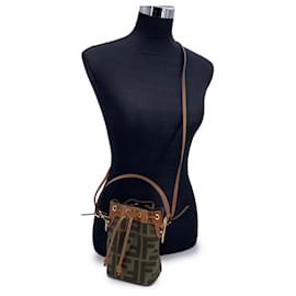 Fendi-F est le sac seau Mini Mon Tresor en toile brodée FF-Vert