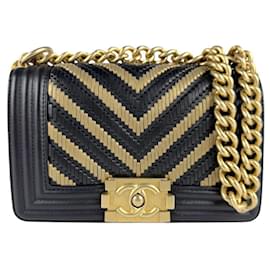 Chanel-Chanel Boy Shoulder Bag in Black and Gold-Black,Golden