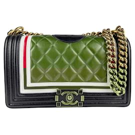 Chanel-Chanel Boy Shoulder Bag in Black and Green Leather-Black,Green