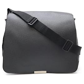 Louis Vuitton-Louis Vuitton Taiga Leather Canvas Messenger Bag-Black