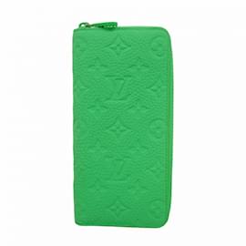 Louis Vuitton-Carteira Longa Louis Vuitton em Verde-Verde claro