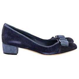Salvatore Ferragamo-Salvatore Ferragamo Vara Bow Block-Heel Pumps in Navy Blue Suede-Navy blue
