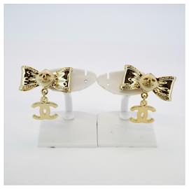 Chanel-Chanel Champagne Gold Stud Earrings-White,Golden