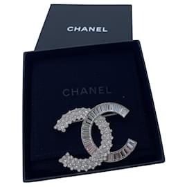 Chanel-Chanel 2019 Large Silver Crystal Embellished CC Brooch-Silver hardware