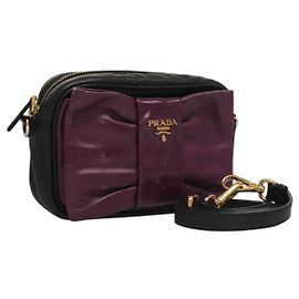 Bolsa de Ombro de Couro PRADA com Fita Roxa Dourada Auth 116078 Dourado Roxo