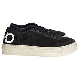 Salvatore Ferragamo Baskets à plateforme Truman Ferragamo en daim noir Noir