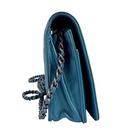 Chanel-Chanel Boy Chain Wallet in Metallic Blue-Blue