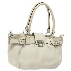 Borsa a Spalla Gancini in Pelle Bianca Argento Auth KD545 di Salvatore Ferragamo Argento Bianco