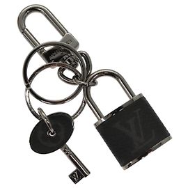 LOUIS VUITTON Monogram Eclipse Llavero LV Lock Charm M61951 LV Auth 116012 Monograma