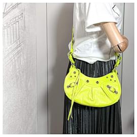 Balenciaga-Le Cagole XS Arena Sac Hobo en Cuir d'Agneau 2 Voies Fluo-Autre