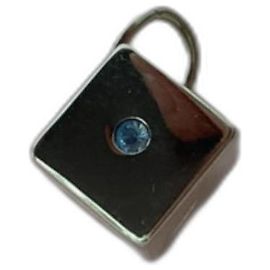 Colar com Pendente Thierry Mugler Cube de Aço e Pedra Azul Prata