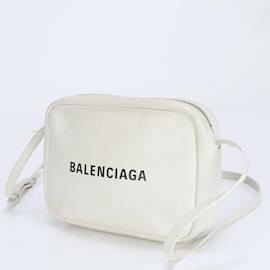 Balenciaga-Sac à dos caméra Balenciaga Everyday-Blanc