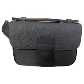 Louis Vuitton-S lock messenger-Black