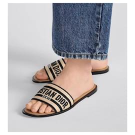 Dior-Dior Dway Sandal Natural raffia and black embroidered cotton Beige-Black,Beige