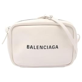Balenciaga-Sac à dos Balenciaga Everyday Camera en cuir S-Blanc