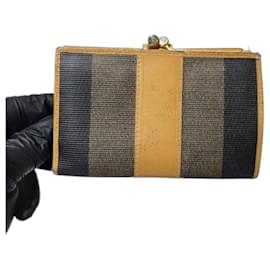 Fendi-FENDI Vintage Pequin Clasp Wallet Beige/Black-Black,Beige