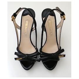 Prada-Sandales en cuir verni noir avec nœud Prada-Noir