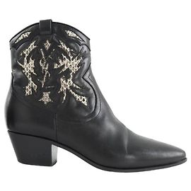Saint Laurent Botas de cuero negras Negro