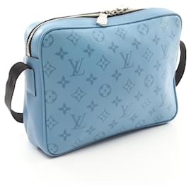 Louis Vuitton-Louis Vuitton Taigarama Leather Outdoor Messenger Bag-Blue