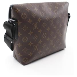 Louis Vuitton-Louis Vuitton Magnetic Messenger Bag-Brown