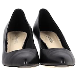 Chanel-Chanel Cap Toe Pearl Detail CC Logo Pumps in Black Leather-Black