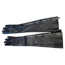 Chanel-Gloves-Black