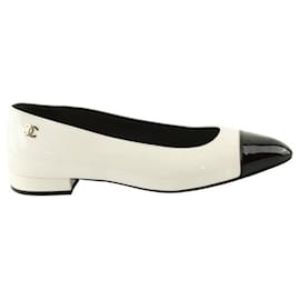 Chanel-Ballerines en cuir verni-Blanc