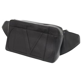 Valentino Garavani-Valentino Garavani Black Leather Sling Bag-Black
