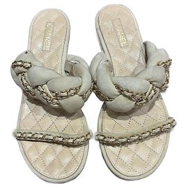 Mules Chanel en daim beige 37 Beige
