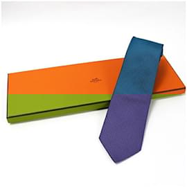 Hermès-Hermes Silk Cravat in Green and Navy-Green,Navy blue