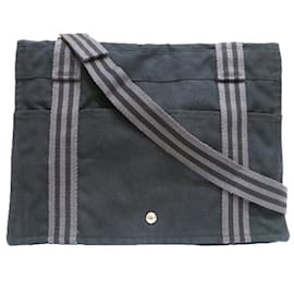 Hermès-Sac à main MM Shoulder Tote de Hermes Foultou Bassus-Noir