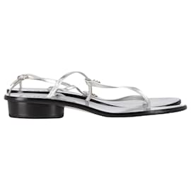 Chanel-Sandales T-Strap Chanel en cuir argenté-Argenté