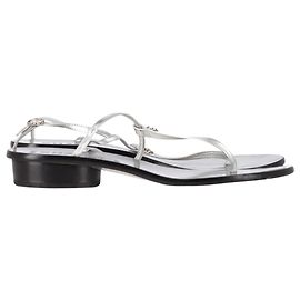 Sandali T-Strap Chanel in pelle argentata Argento