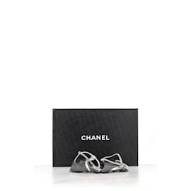 Chanel-Sandales T-Strap Chanel en cuir argenté-Argenté