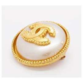 Chanel-Broche plaquée or Chanel avec le logo Coco-Doré