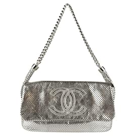 Chanel-Sac à épaule en cuir argenté Chanel-Argenté