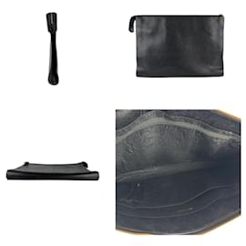 Chanel-Pochette en cuir de veau grainé noir Chanel-Noir